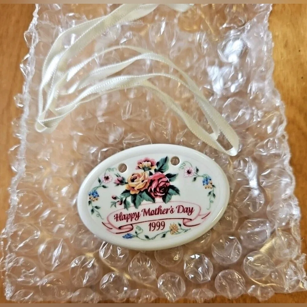 Longaberger 1999‎ Mother's Day Tie-On Ceramic Tag, Dated 1999 - NIB